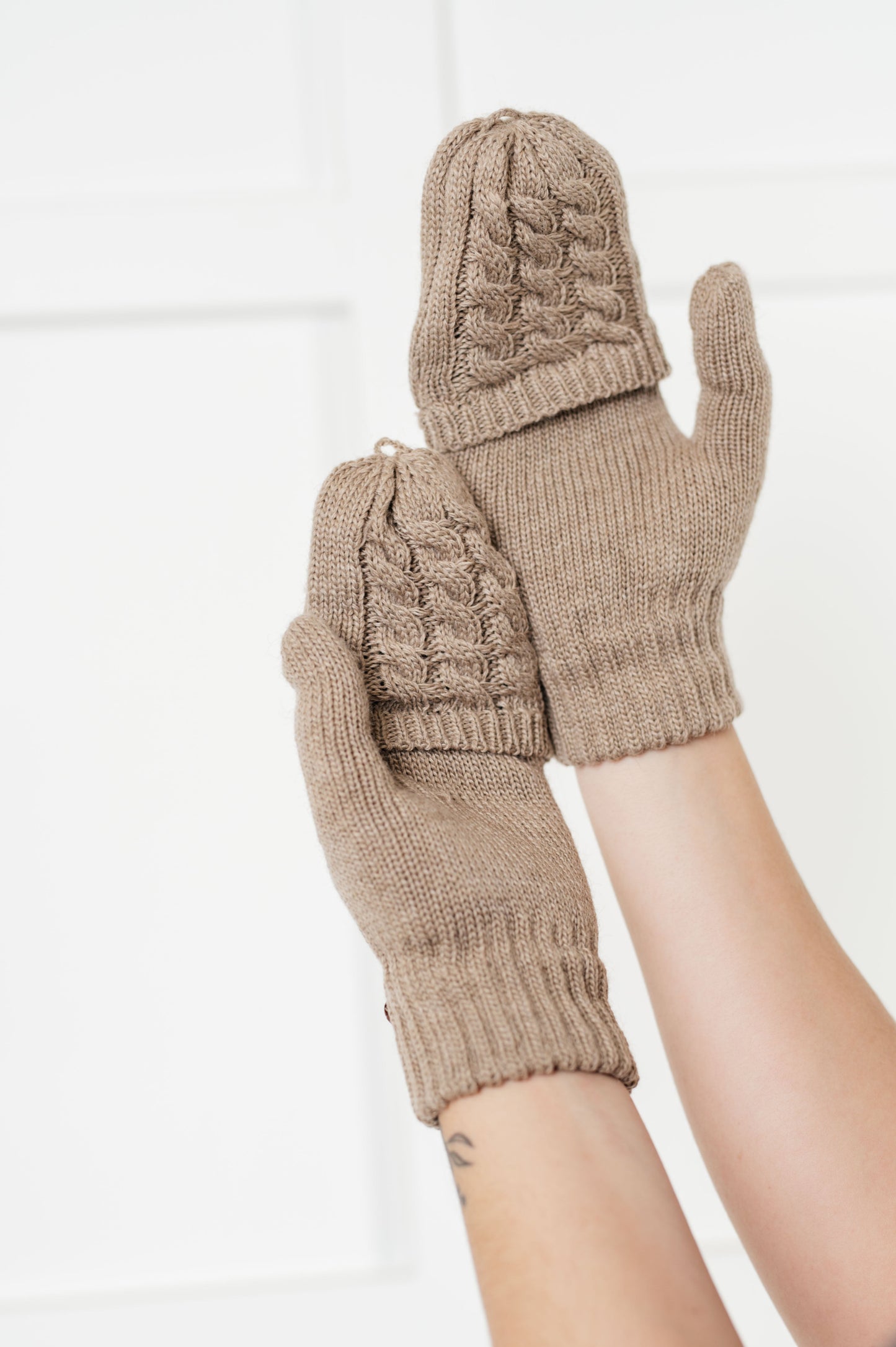 Cozy Flip Top Cable Knit Gloves Duo